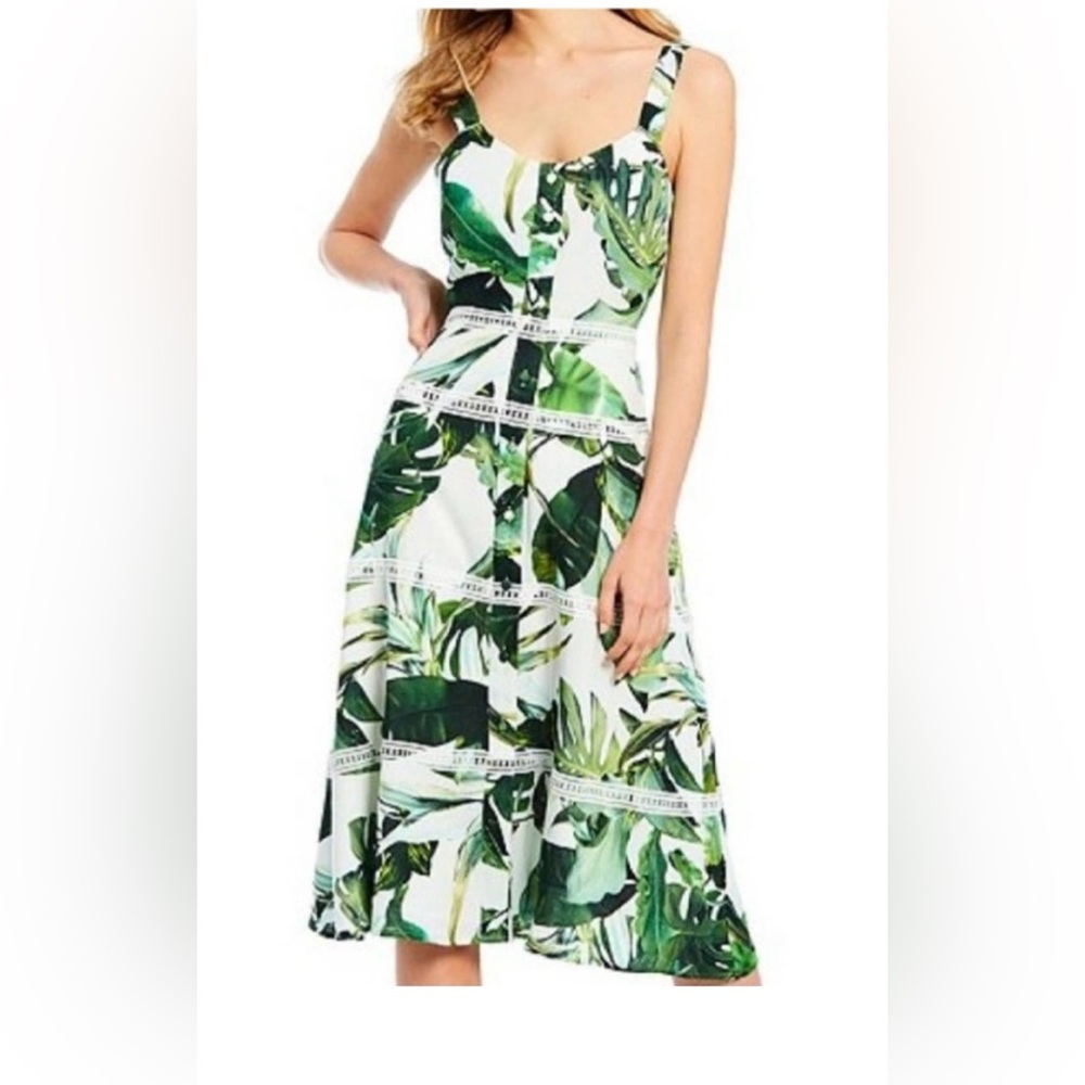 Gianni Bini Tropical Palm Green Leaf Print Dress
Size 4